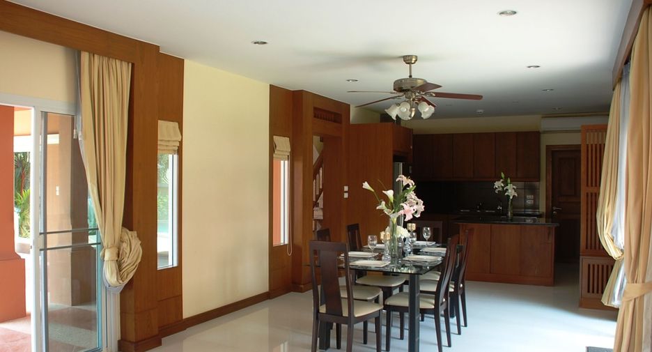 For rent 4 bedrooms villa in Bang Lamung, Chonburi