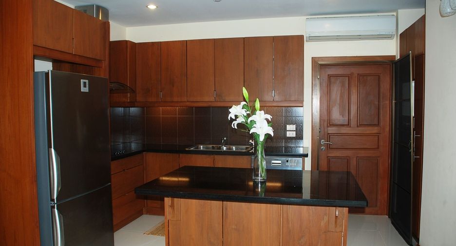 For rent 4 bedrooms villa in Bang Lamung, Chonburi