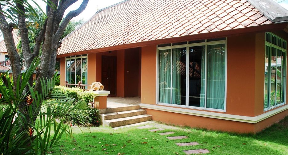 For rent 4 bedrooms villa in Bang Lamung, Chonburi