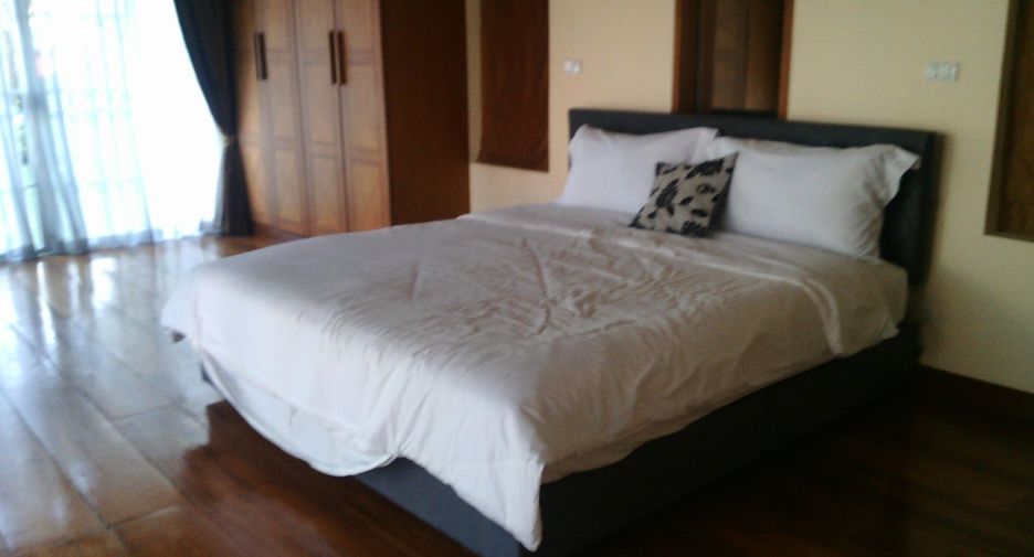 For rent 4 bedrooms villa in Bang Lamung, Chonburi