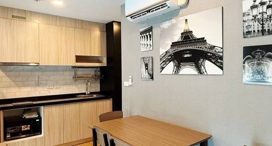 For rent 2 bedrooms condo in Phra Khanong, Bangkok