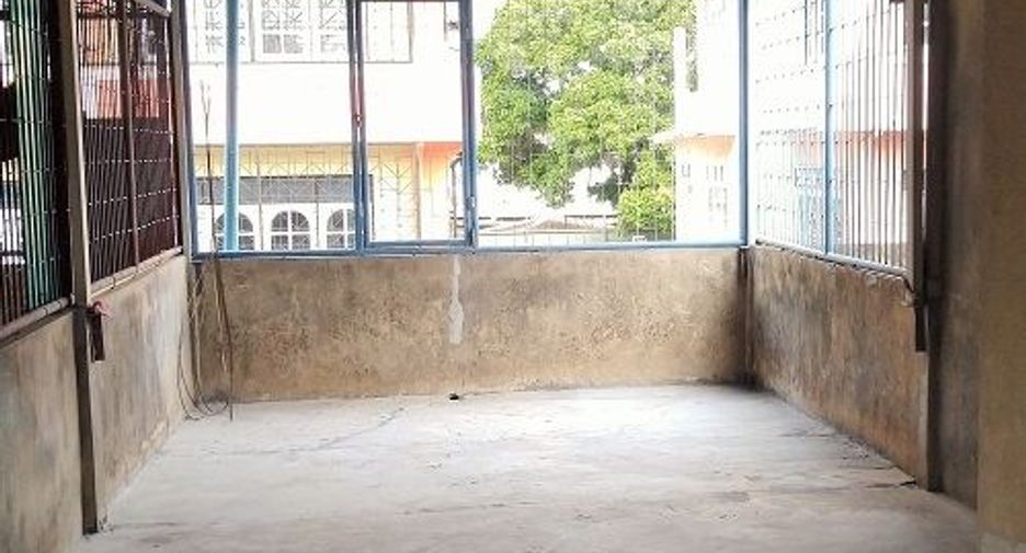 For sale 1 bed retail Space in Phra Samut Chedi, Samut Prakan