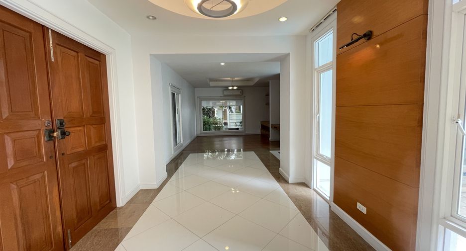 For rent 4 ベッドルーム house in Khlong Toei, Bangkok