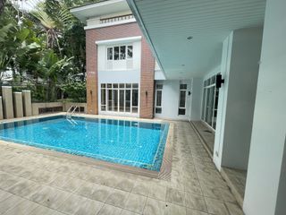 Casa en alquiler de 4 habitaciones en Khlong Toei, Bangkok