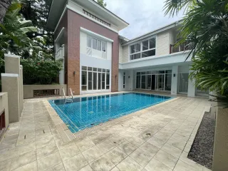 Casa en alquiler de 4 habitaciones en Khlong Toei, Bangkok