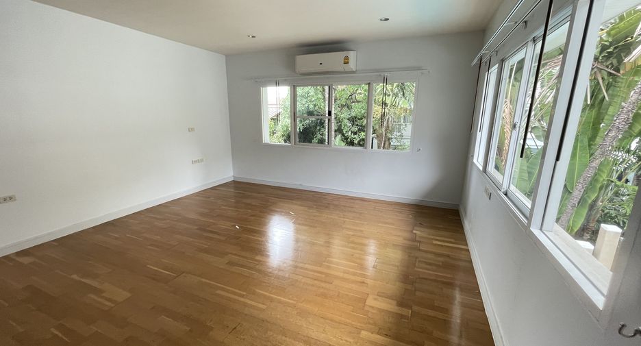 For rent 4 ベッドルーム house in Khlong Toei, Bangkok