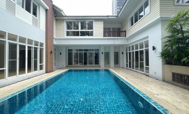Casa en alquiler de 4 habitaciones en Khlong Toei, Bangkok