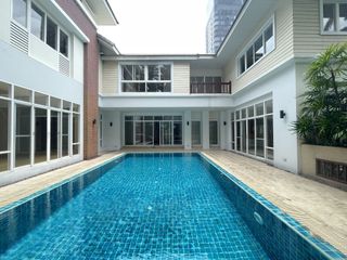 Casa en alquiler de 4 habitaciones en Khlong Toei, Bangkok