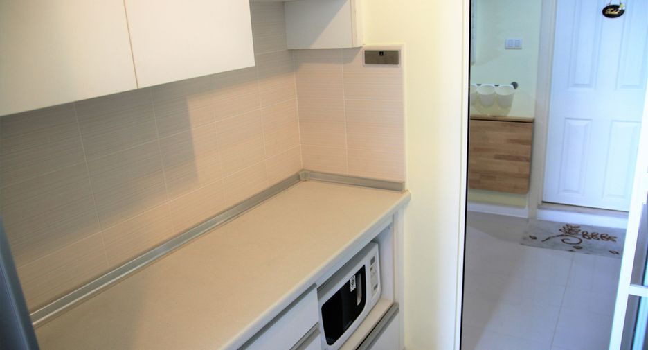 Wohnung zur Miete mit 1 Zimmer in Huai Khwang, Bangkok