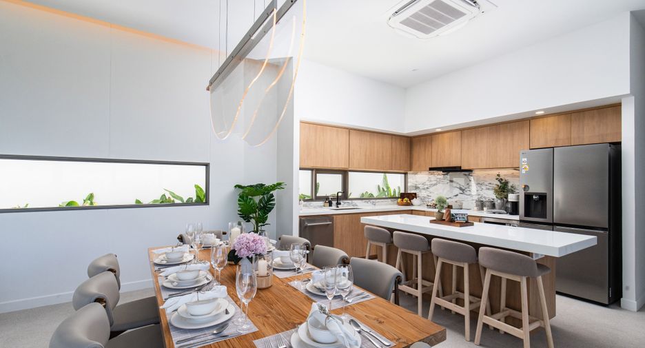 For sale 4 bedrooms villa in Mueang Phuket, Phuket