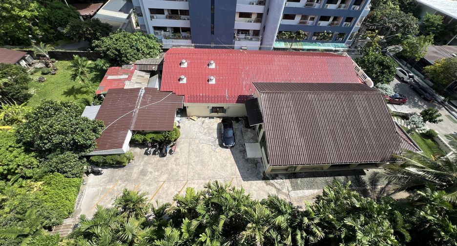 For sale 2 bedrooms apartment in Khlong Toei, Bangkok