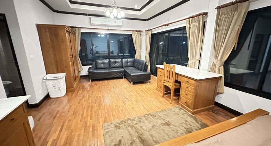 For rent 3 bedrooms townhouse in Mueang Phuket, Phuket