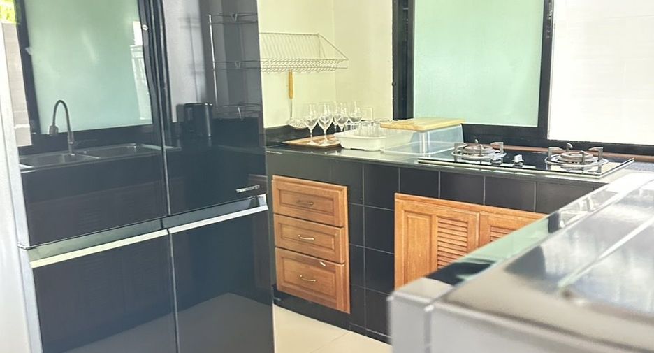 For rent 3 bedrooms townhouse in Mueang Phuket, Phuket