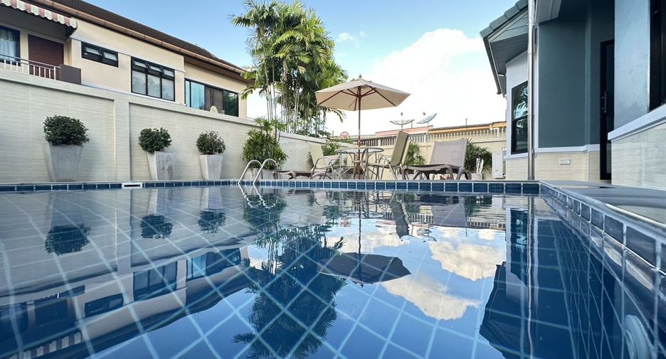 For rent 3 bedrooms townhouse in Mueang Phuket, Phuket