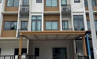 Condo en alquiler de 3 habitaciones en Prawet, Bangkok