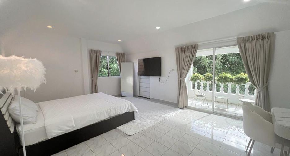 For rent 4 bedrooms villa in Mueang Phuket, Phuket