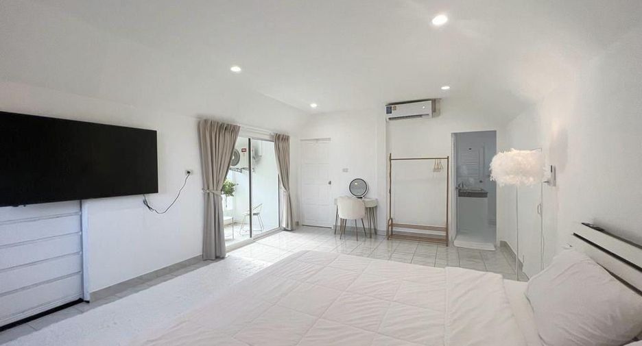 For rent 4 bedrooms villa in Mueang Phuket, Phuket