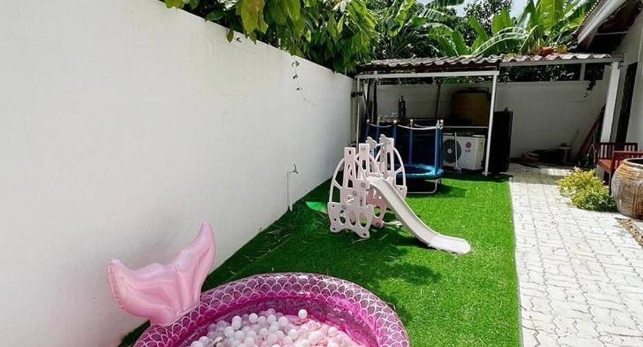 For rent 4 bedrooms villa in Mueang Phuket, Phuket