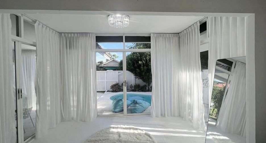 For rent 4 bedrooms villa in Mueang Phuket, Phuket