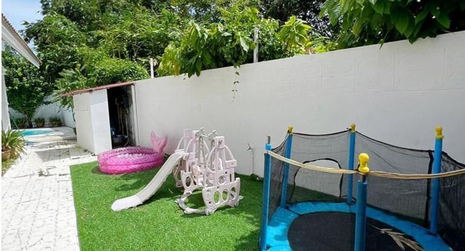 For rent 4 bedrooms villa in Mueang Phuket, Phuket
