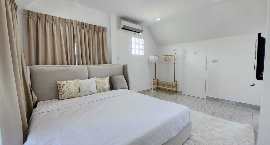 For rent 4 bedrooms villa in Mueang Phuket, Phuket