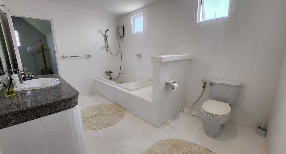 For rent 4 bedrooms villa in Mueang Phuket, Phuket