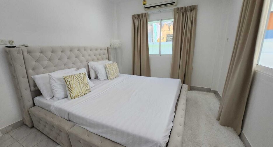 For rent 4 bedrooms villa in Mueang Phuket, Phuket