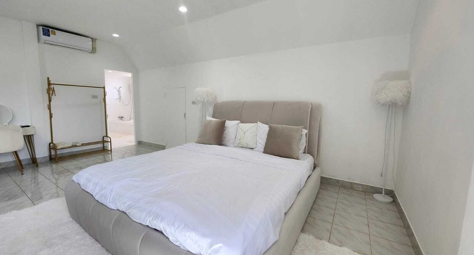 For rent 4 bedrooms villa in Mueang Phuket, Phuket