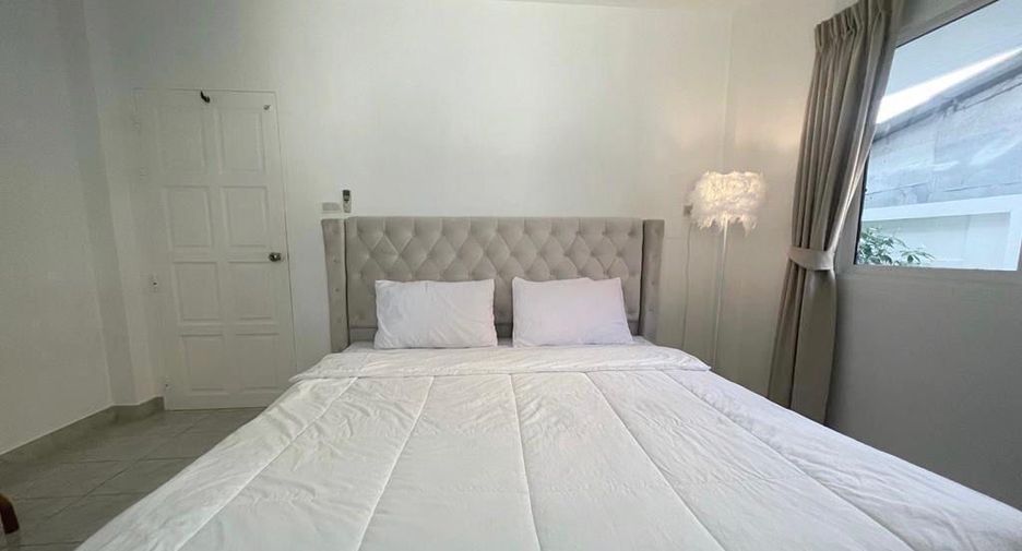 For rent 4 bedrooms villa in Mueang Phuket, Phuket