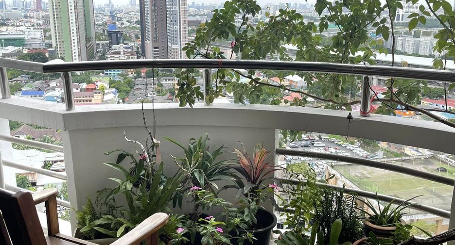 Condo en alquiler de 2 habitaciones en Suan Luang, Bangkok