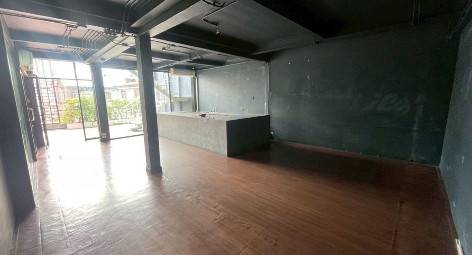 Gewerbefläche zur Miete in Phra Khanong, Bangkok