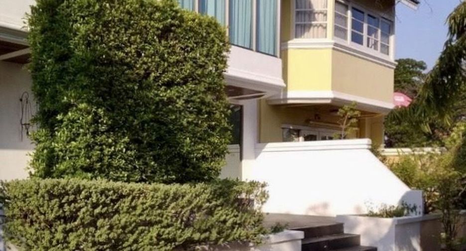 For sale and for rent 3 bedrooms townhouse in Watthana, Bangkok