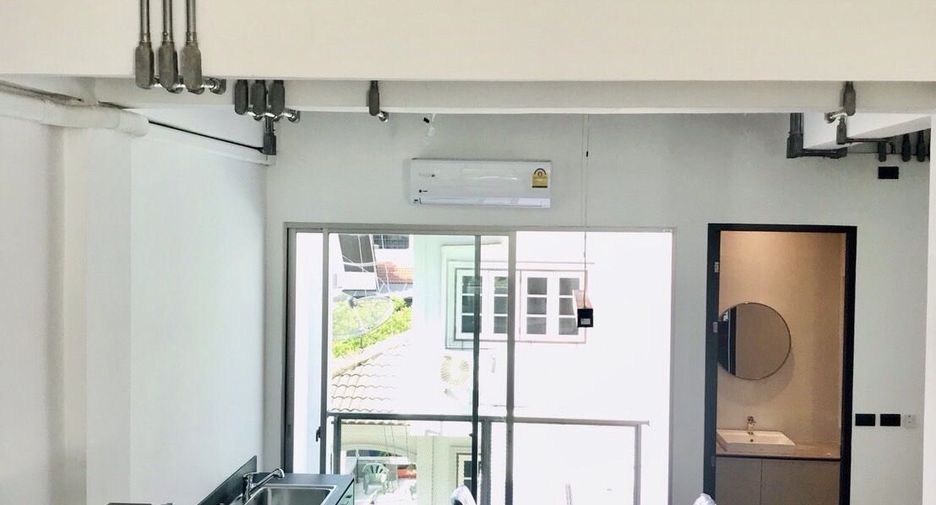 For sale and for rent 3 bedrooms townhouse in Watthana, Bangkok