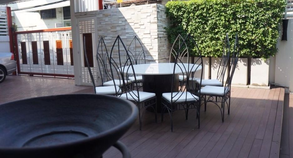 For sale 4 bedrooms house in Din Daeng, Bangkok