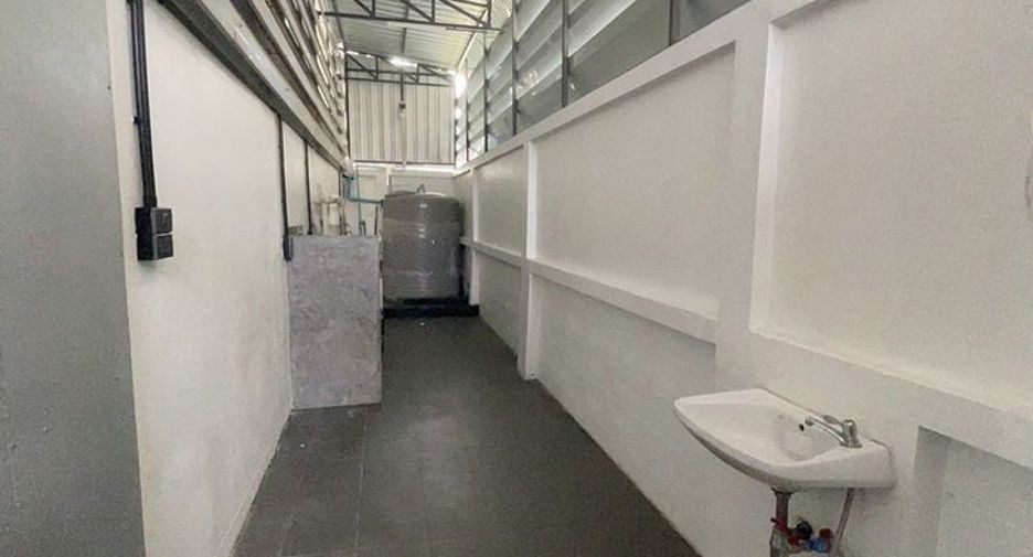 Oficina en venta y en alquiler de 2 habitaciones en Bang Khae, Bangkok