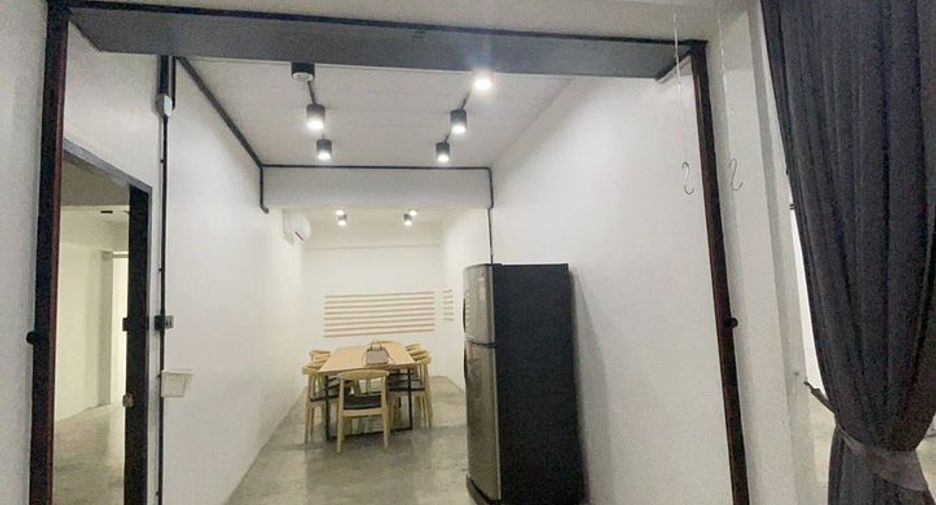 Oficina en venta y en alquiler de 2 habitaciones en Bang Khae, Bangkok
