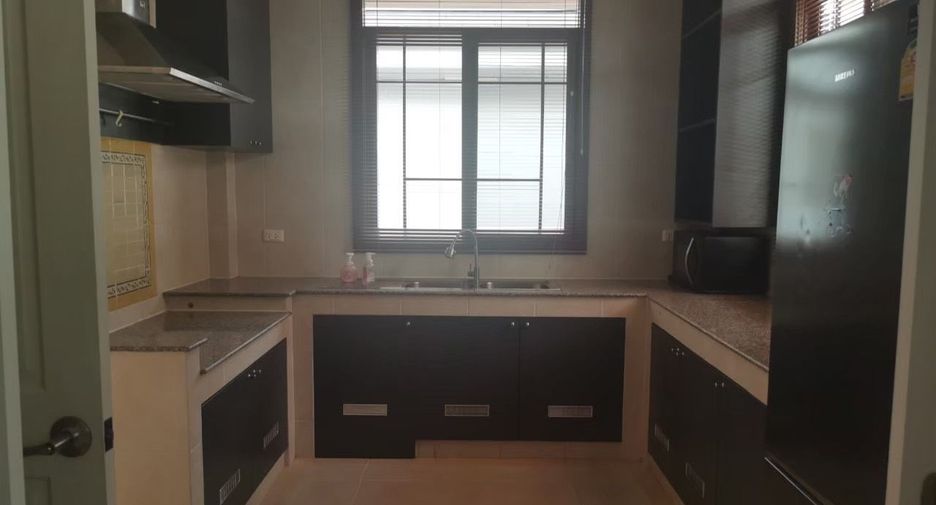 For rent 3 bedrooms house in Suan Luang, Bangkok