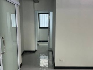 Аренда 10 спальни торговое помещение в Кхлонг Тоеи, Бангкок