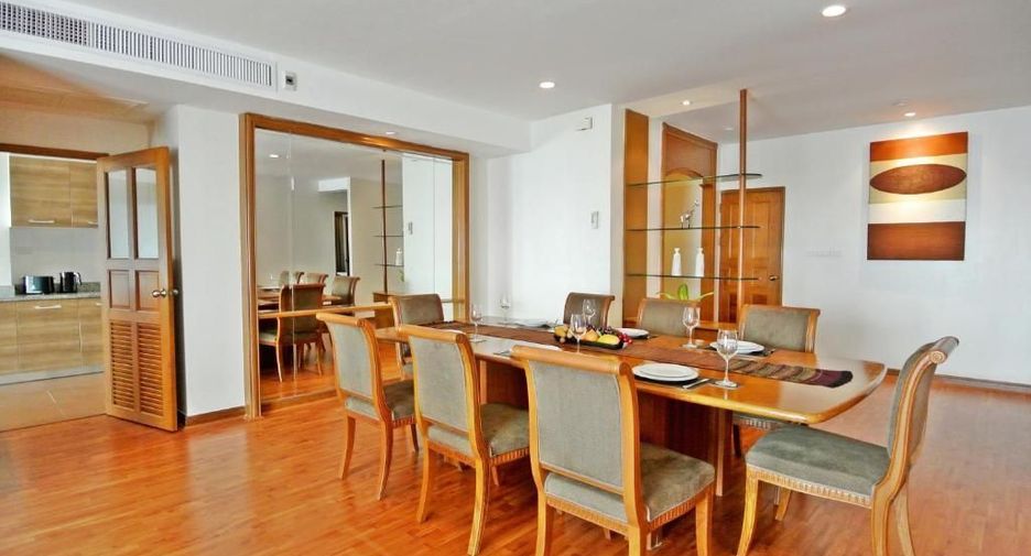 For rent 3 bedrooms apartment in Sathon, Bangkok
