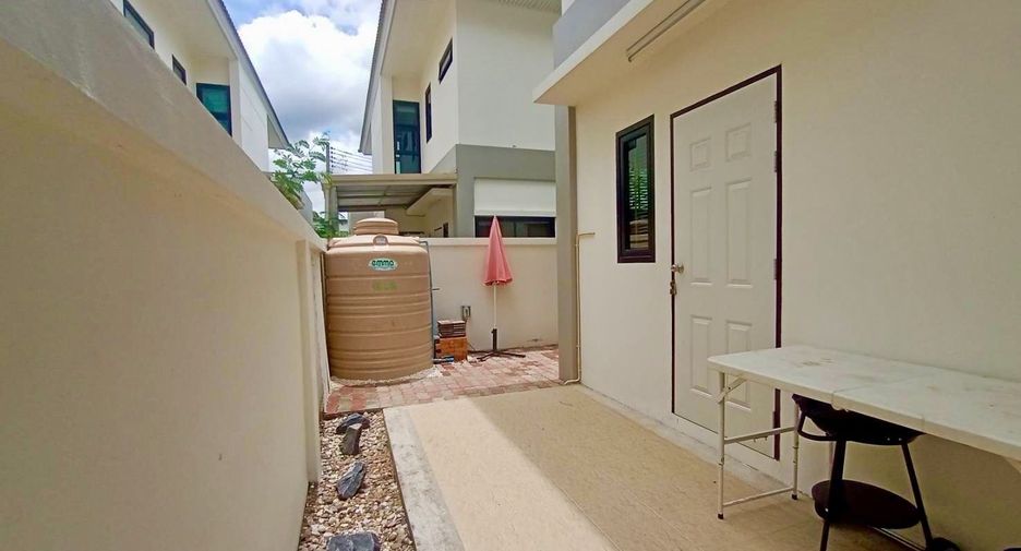 For sale 3 bedrooms house in Si Racha, Chonburi