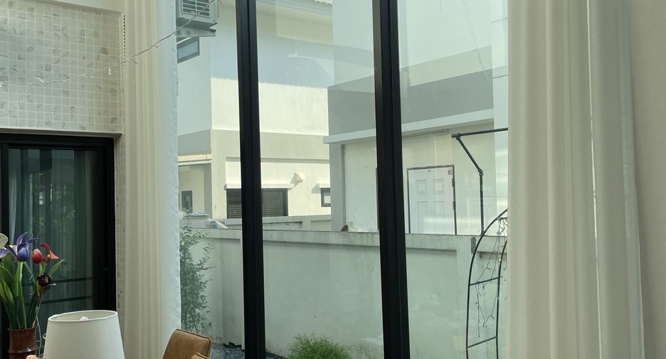 For sale 3 bedrooms house in Si Racha, Chonburi