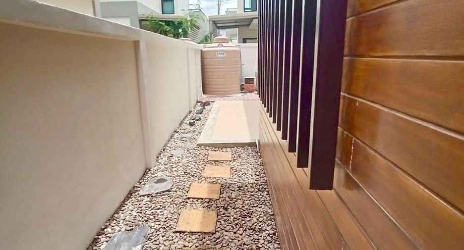 For sale 3 bedrooms house in Si Racha, Chonburi