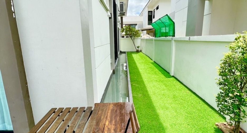 For sale 3 bedrooms house in Si Racha, Chonburi