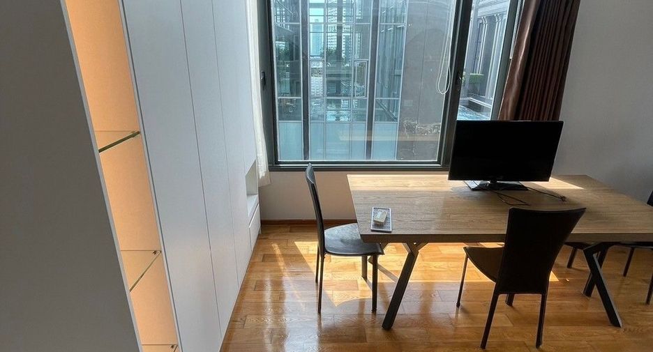 For rent 2 bedrooms condo in Khlong Toei, Bangkok