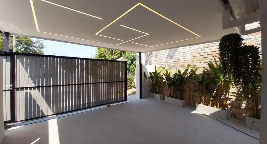 For sale 4 bedrooms villa in Bang Lamung, Chonburi