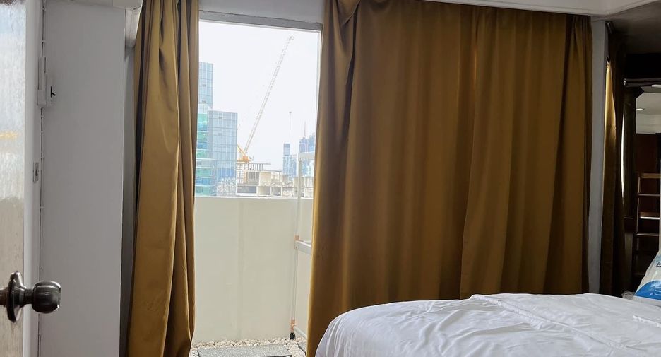 For rent 2 bedrooms condo in Watthana, Bangkok