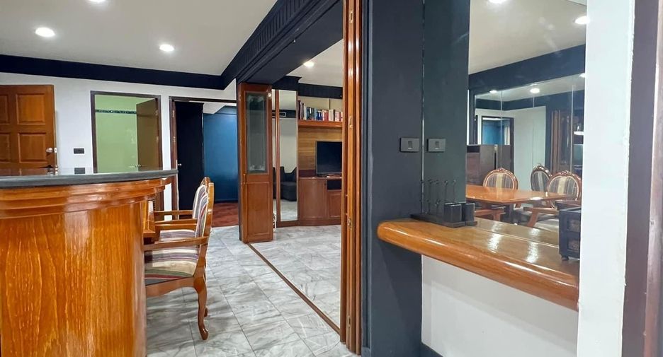For rent 2 bedrooms condo in Watthana, Bangkok