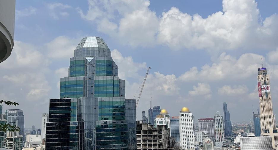 For rent 2 bedrooms condo in Watthana, Bangkok