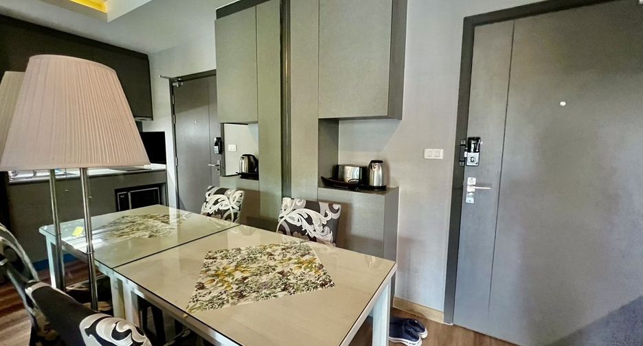 Condo en alquiler de 1 habitaciones en Phra Khanong, Bangkok