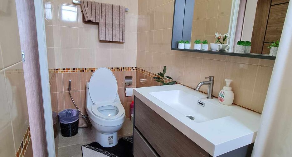 Gewerbefläche zum Kauf mit 3 Zimmer in Bang Lamung, Chonburi